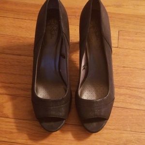 Life Stride Open Toe Pumps